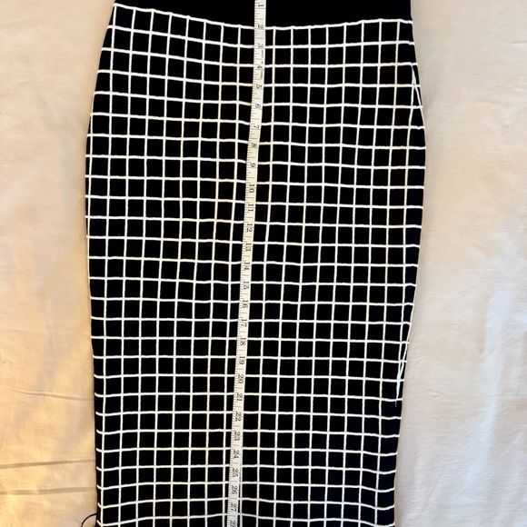 Akris Punto Black & White Grid Knit Pencil Skirt – Size 8 - Picture 4 of 11